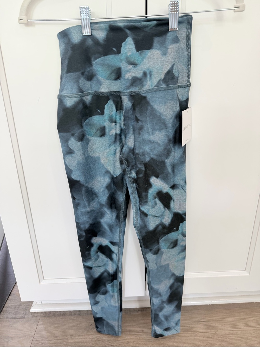 Beyond Yoga Blue and Black Floral-Print High-Rise Leggings